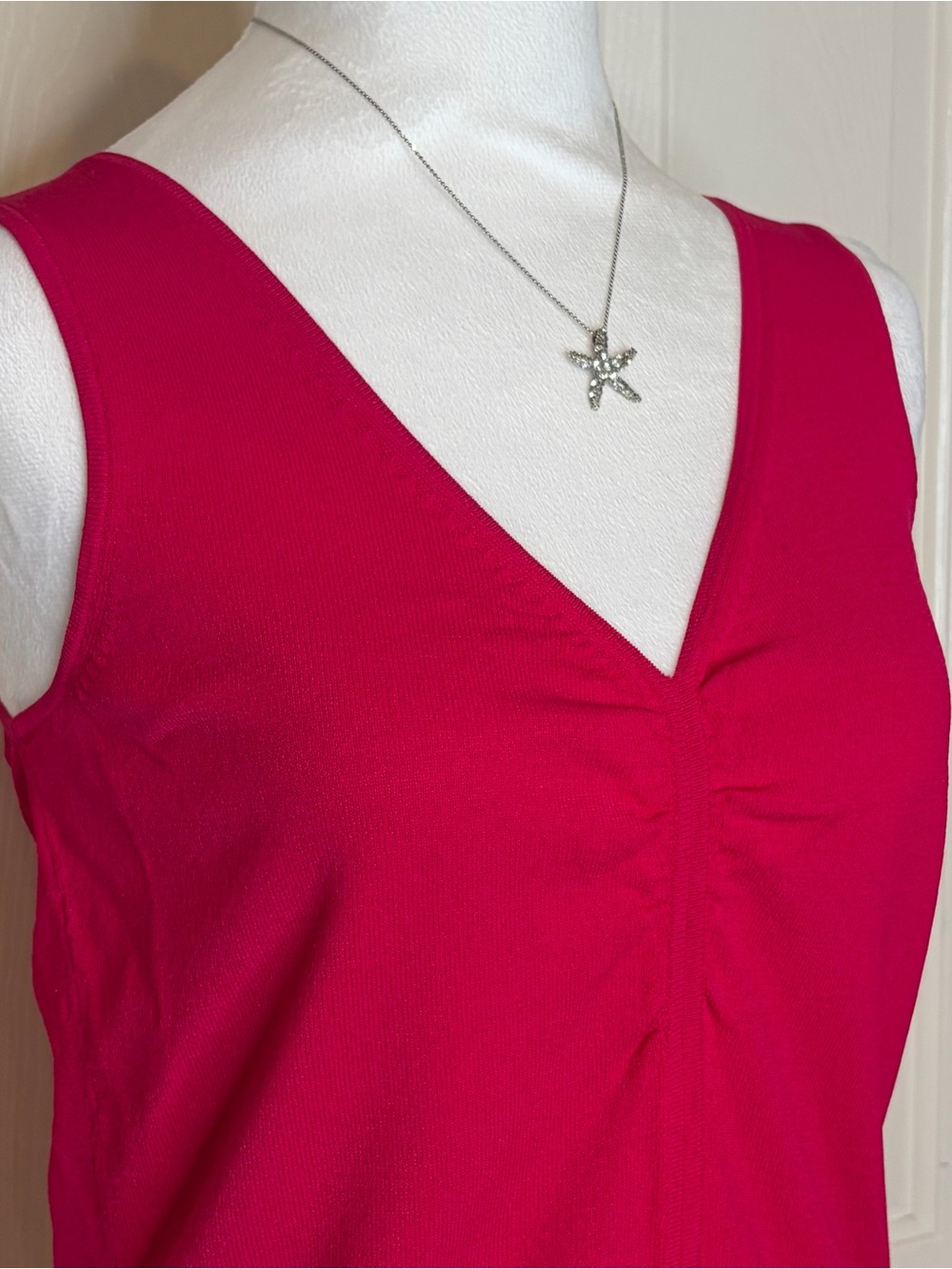 Banana Republic Sleeveless V-Neck Tank Top - Fuchsia